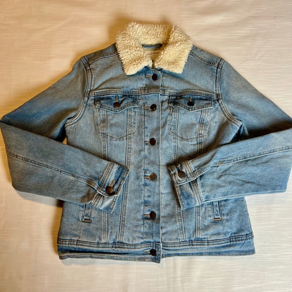 Universal Thread Womens Light Wash Denim Trucker Jacket Sherpa Collar Blue XS